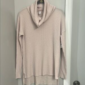 Women's Light Pink Cowl Neck Sweater.
💋Final price💋